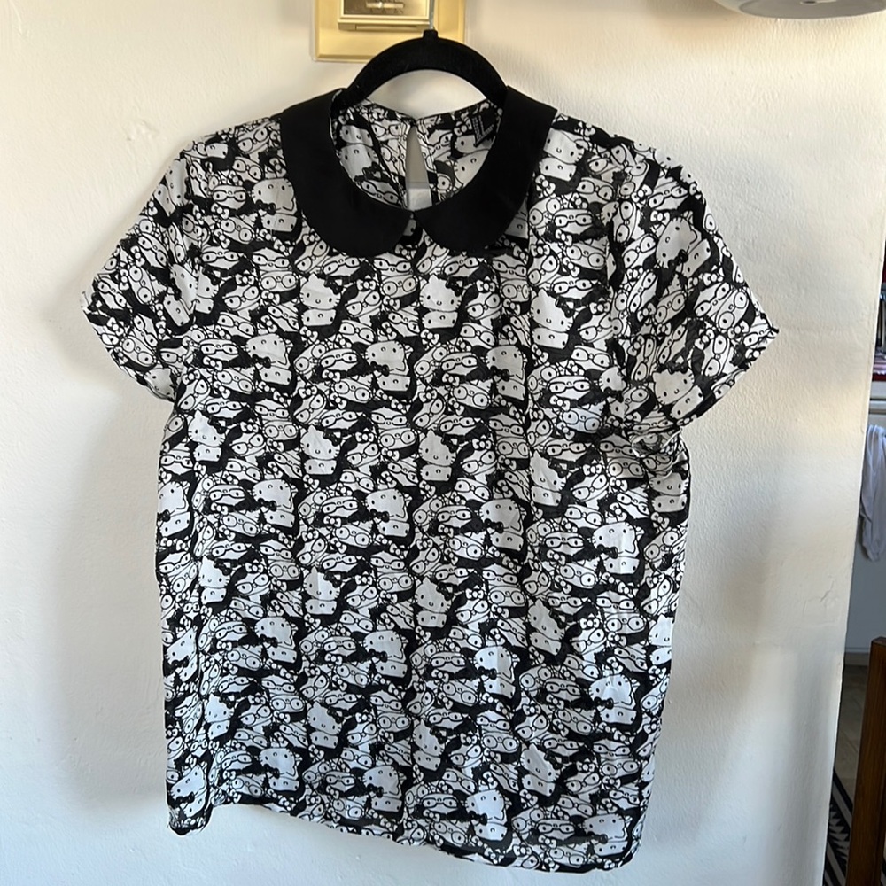 Super cute hello kitty shirt. Excellent condition barely worn